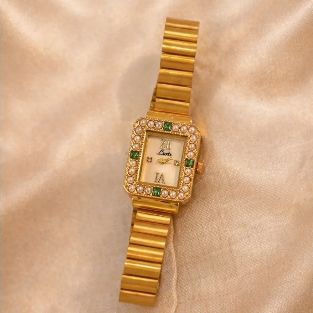 Vintage Gold Pearl Bezel Crystal Watch